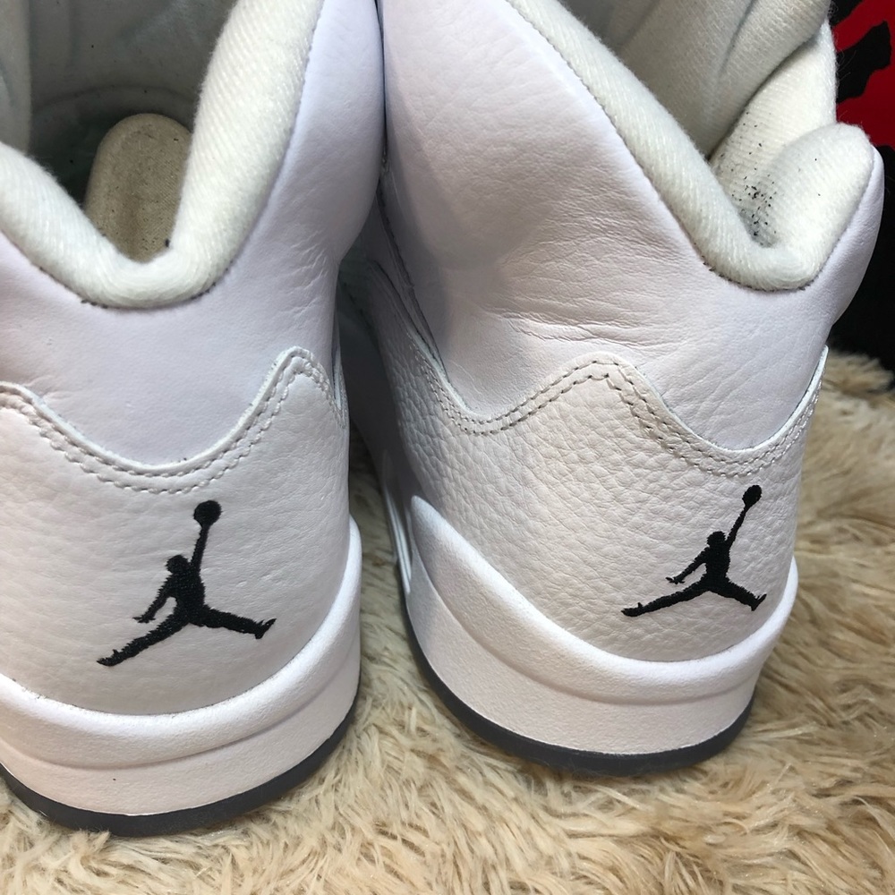 Retro 5 Jordan’s 💋make me and offer 💋reasonable - Picture 5 of 8